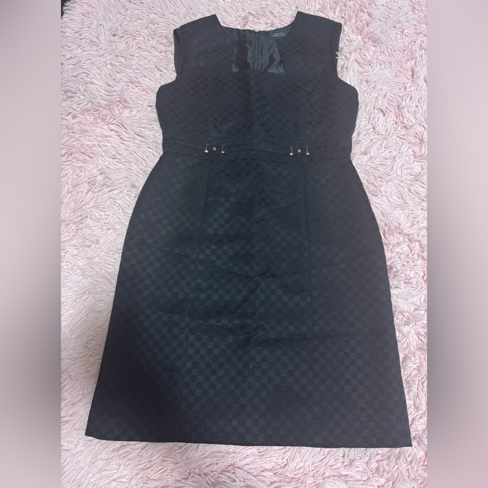 Tahari Black Sleeveless Sheath Dress -Size 12 - EUC